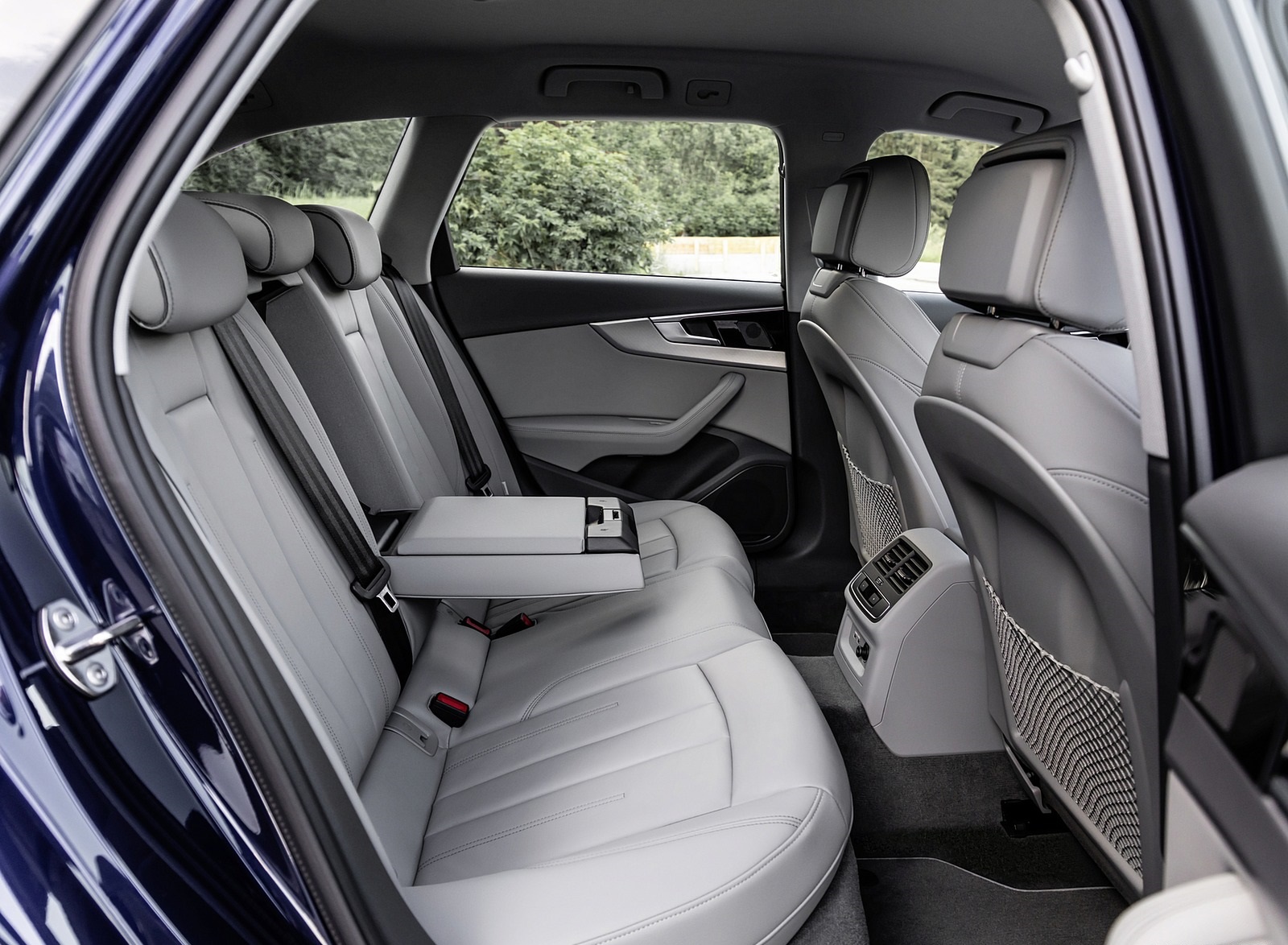 2020 Audi A4 Avant Interior Rear Seats Wallpapers #46 of 61