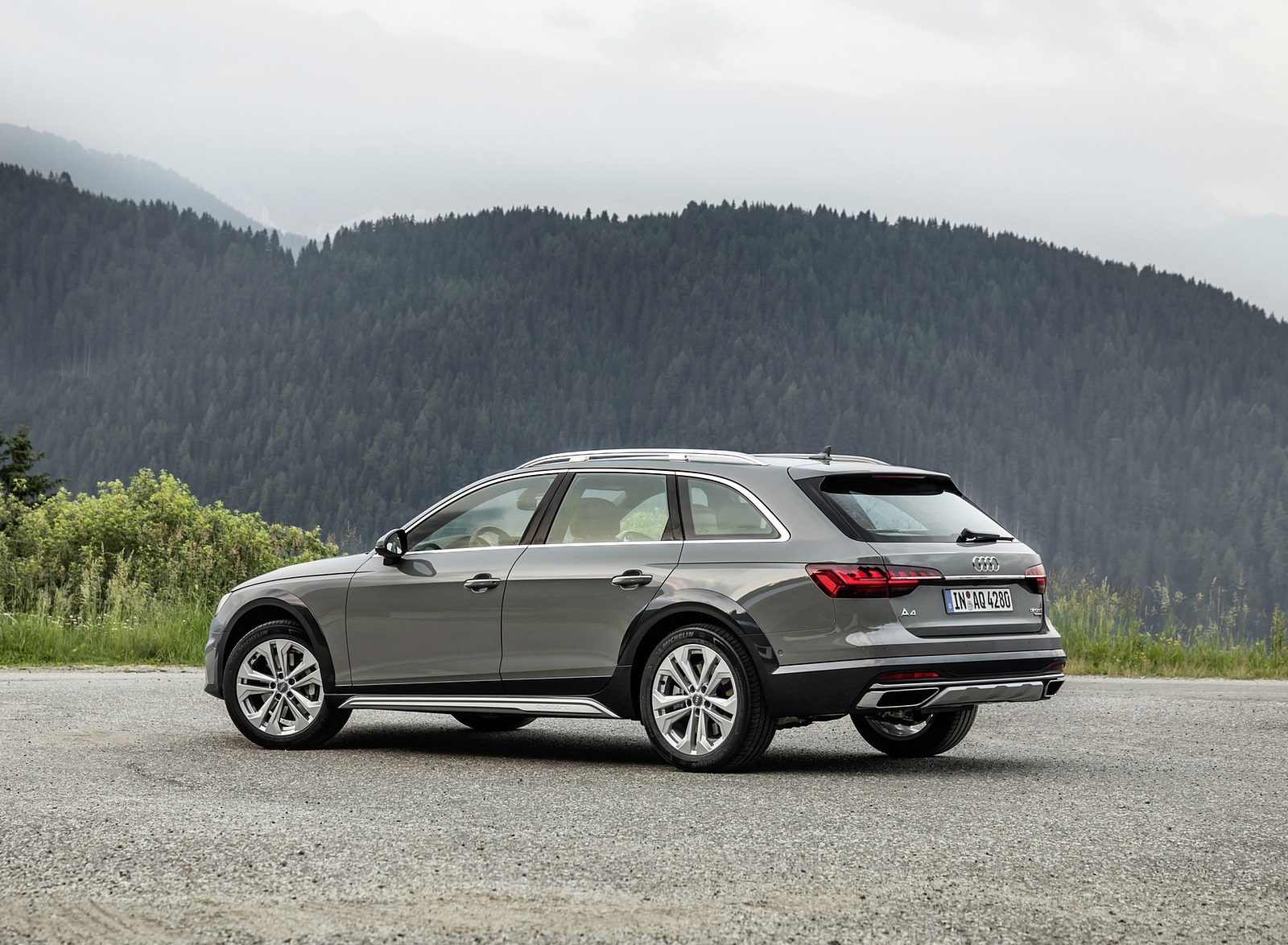 2020 Audi A4 allroad (Color: Quantum Gray) Rear Three-Quarter Wallpapers #17 of 32