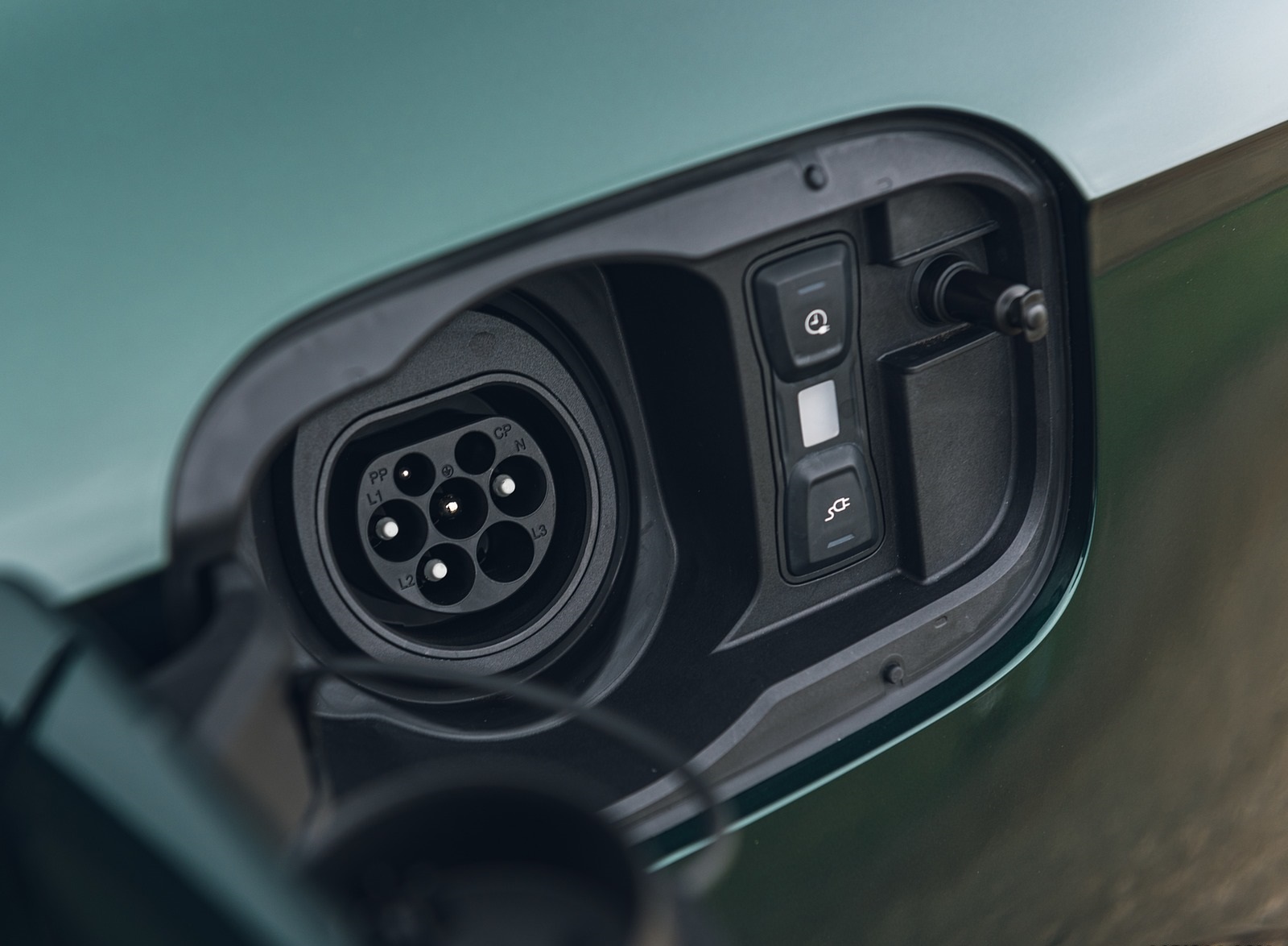 2020 Audi Q5 55 TFSI e Plug-In Hybrid Charging Port Wallpapers #118 of 154