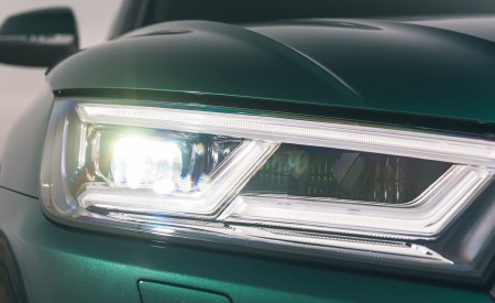 2020 Audi Q5 55 TFSI e Plug-In Hybrid Headlight Wallpapers 450x275 (109)