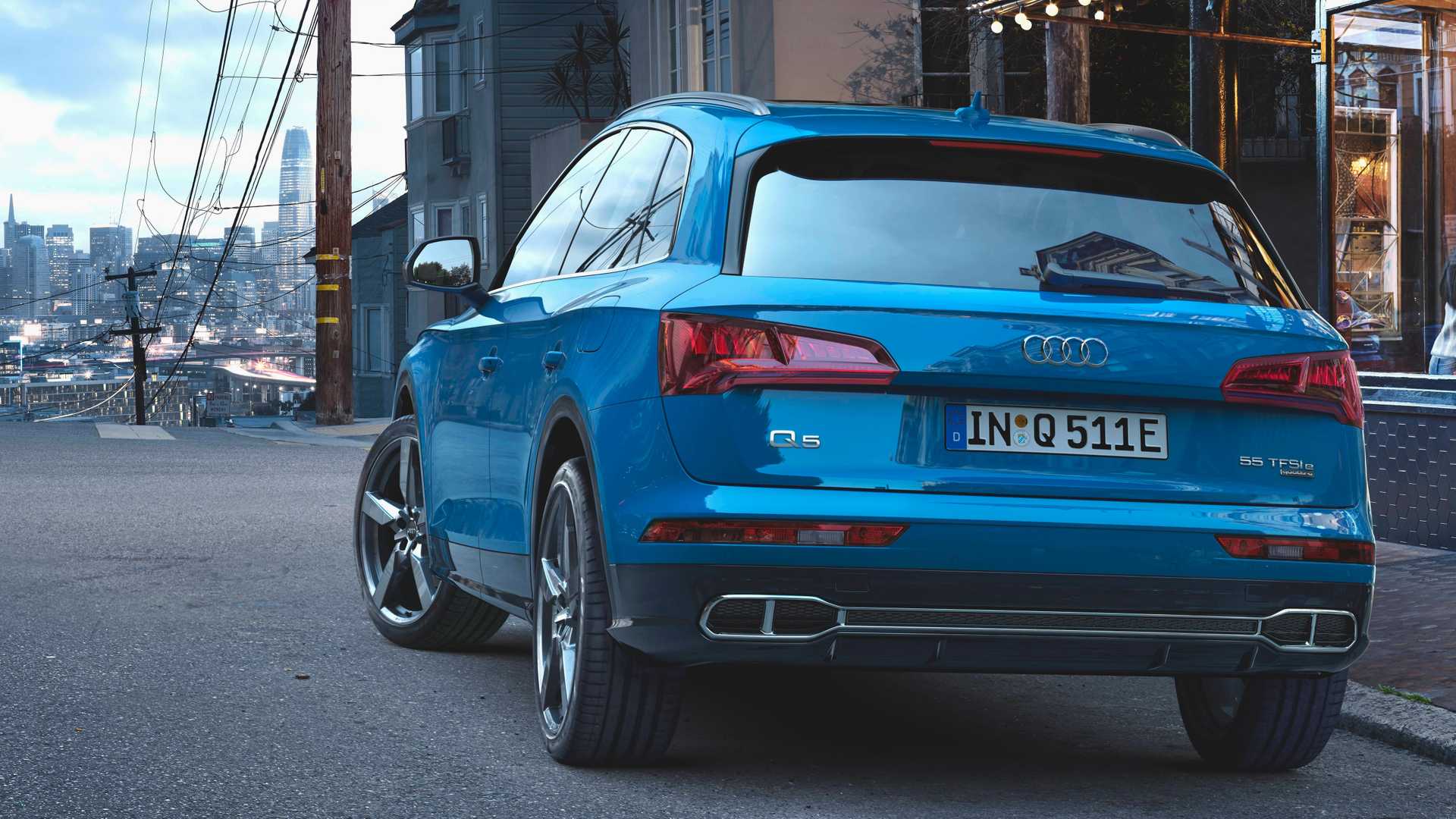 2020 Audi Q5 55 TFSI e quattro Plug-in Hybrid (Color: Turbo Blue) Rear Three-Quarter Wallpapers #152 of 154