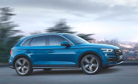 2020 Audi Q5 55 TFSI e quattro Plug-in Hybrid (Color: Turbo Blue) Side Wallpapers 450x275 (150)