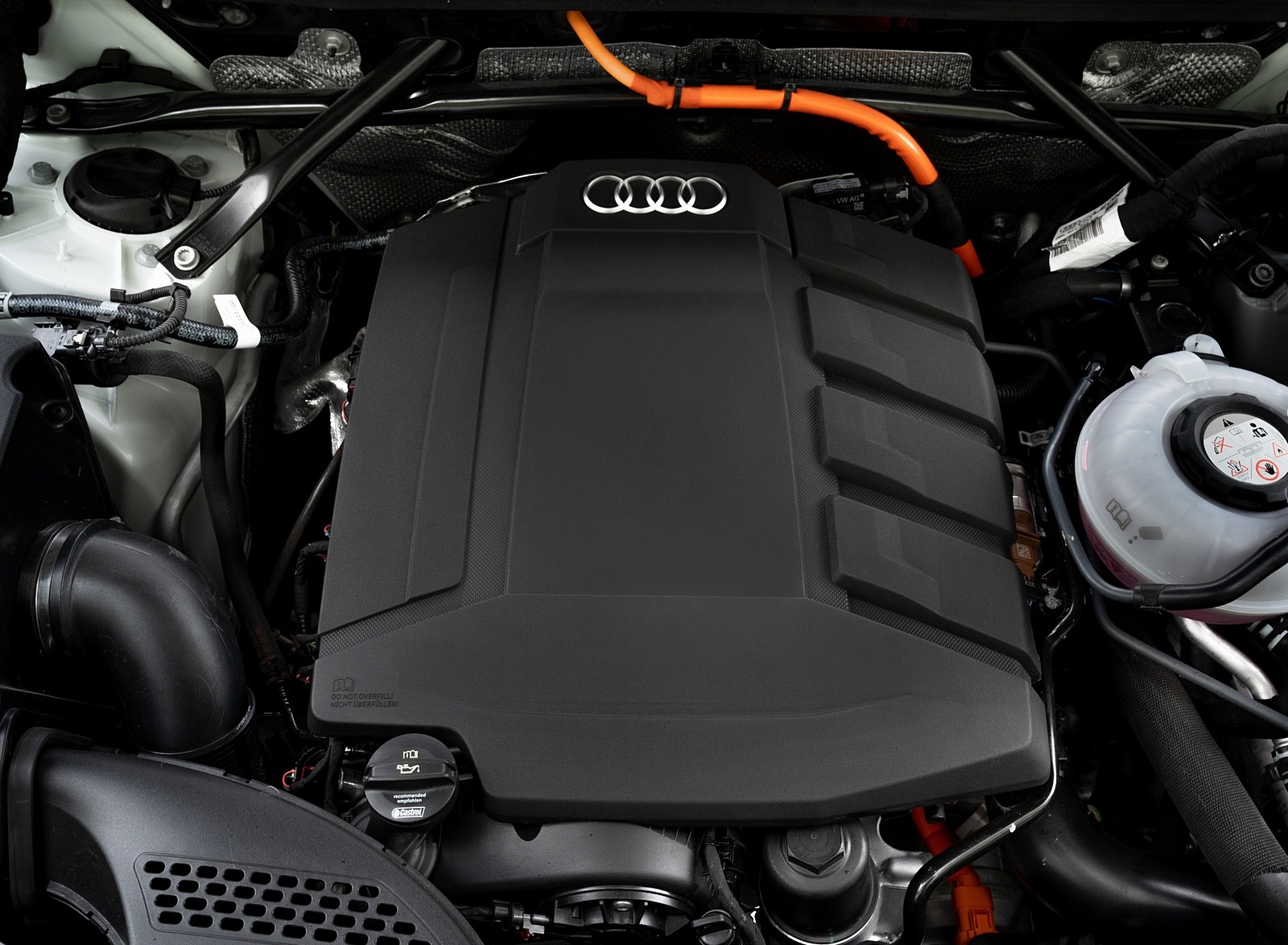 2020 Audi Q5 TFSI e Plug-In Hybrid Engine Wallpapers #46 of 154