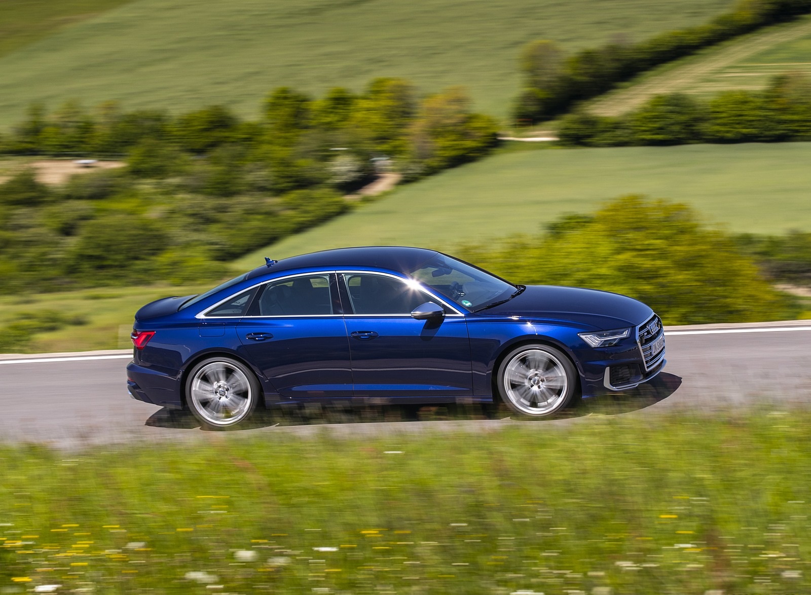 2020 Audi S6 Sedan TDI (Color: Navarra Blue) Side Wallpapers #21 of 68