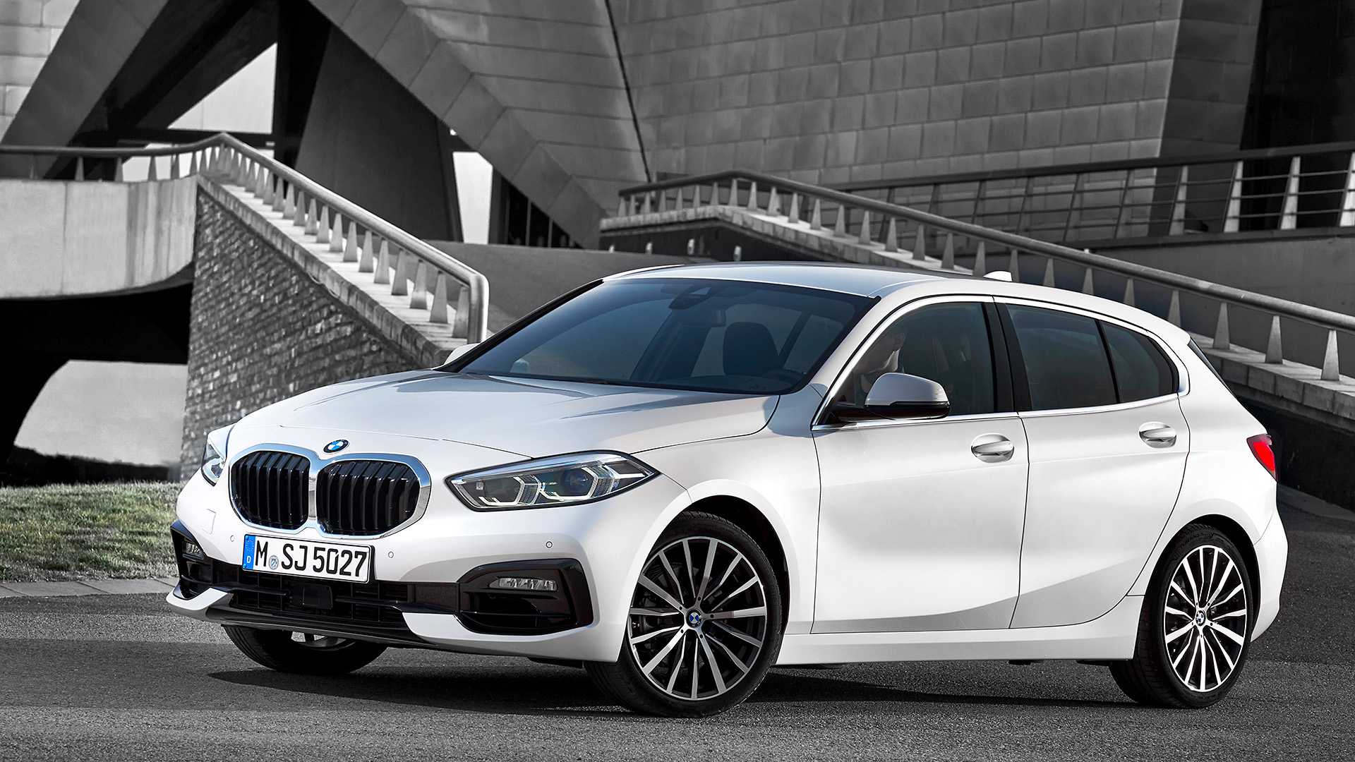 2020 BMW 1-Series 118i (Color: Mineral white Metallic) Front Three-Quarter Wallpapers (7)