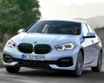 2020 BMW 1-Series 118i (Color: Mineral white Metallic) Front Three-Quarter Wallpapers 150x120