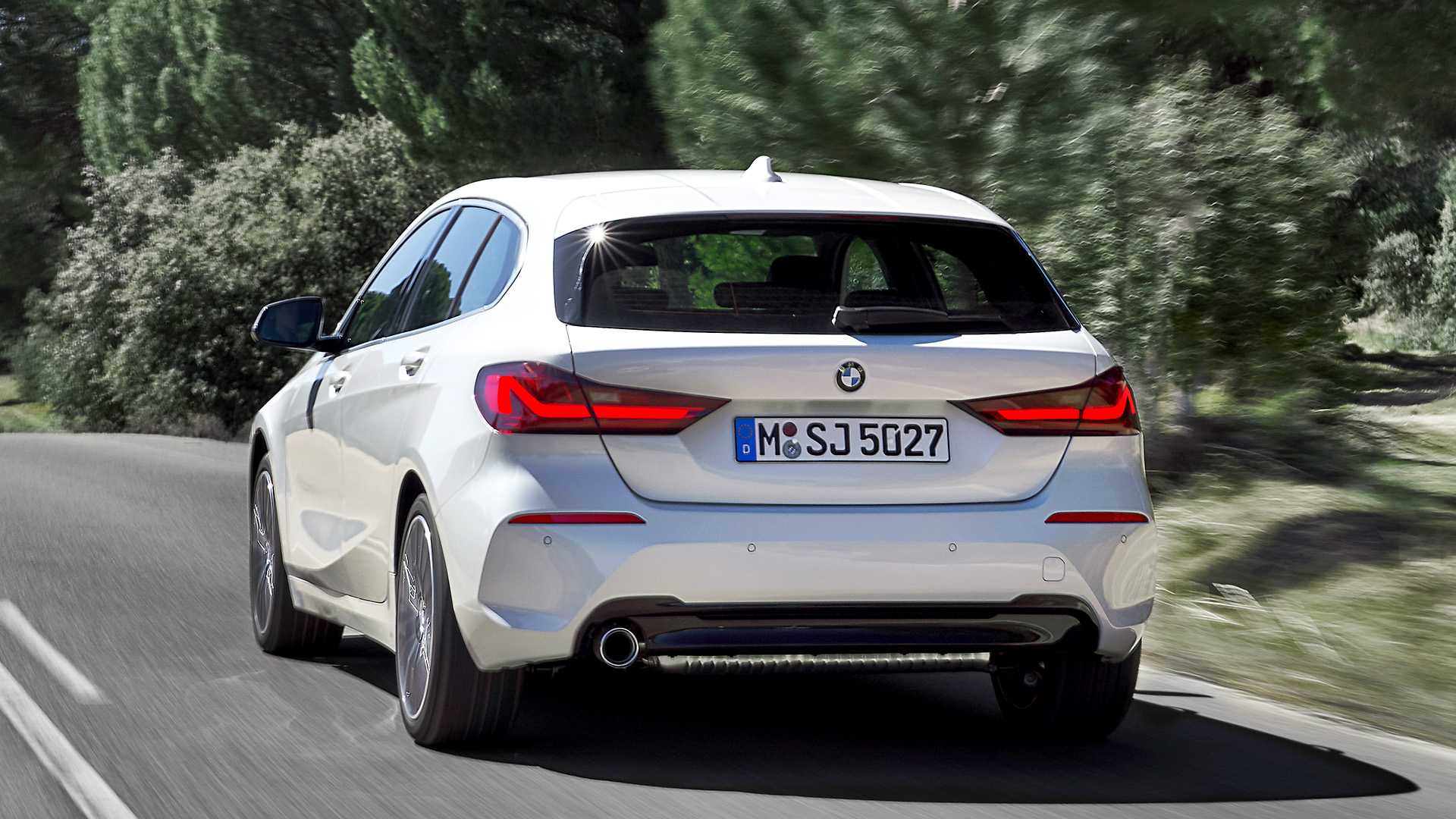 2020 BMW 1-Series 118i (Color: Mineral white Metallic) Rear Three-Quarter Wallpapers (5)