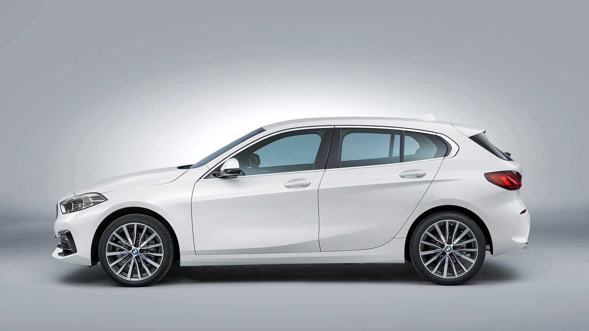 2020 BMW 1-Series 118i (Color: Mineral white Metallic) Side Wallpapers #22 of 66