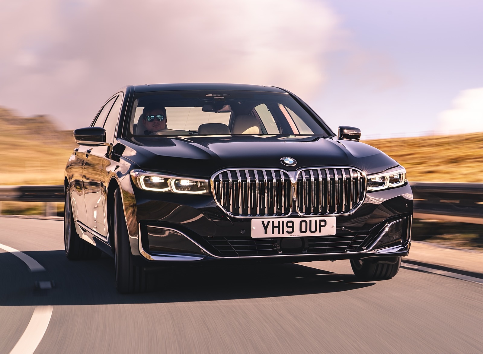 2020 BMW 7-Series 730Ld (UK-Spec) Front Three-Quarter Wallpapers #49 of 74