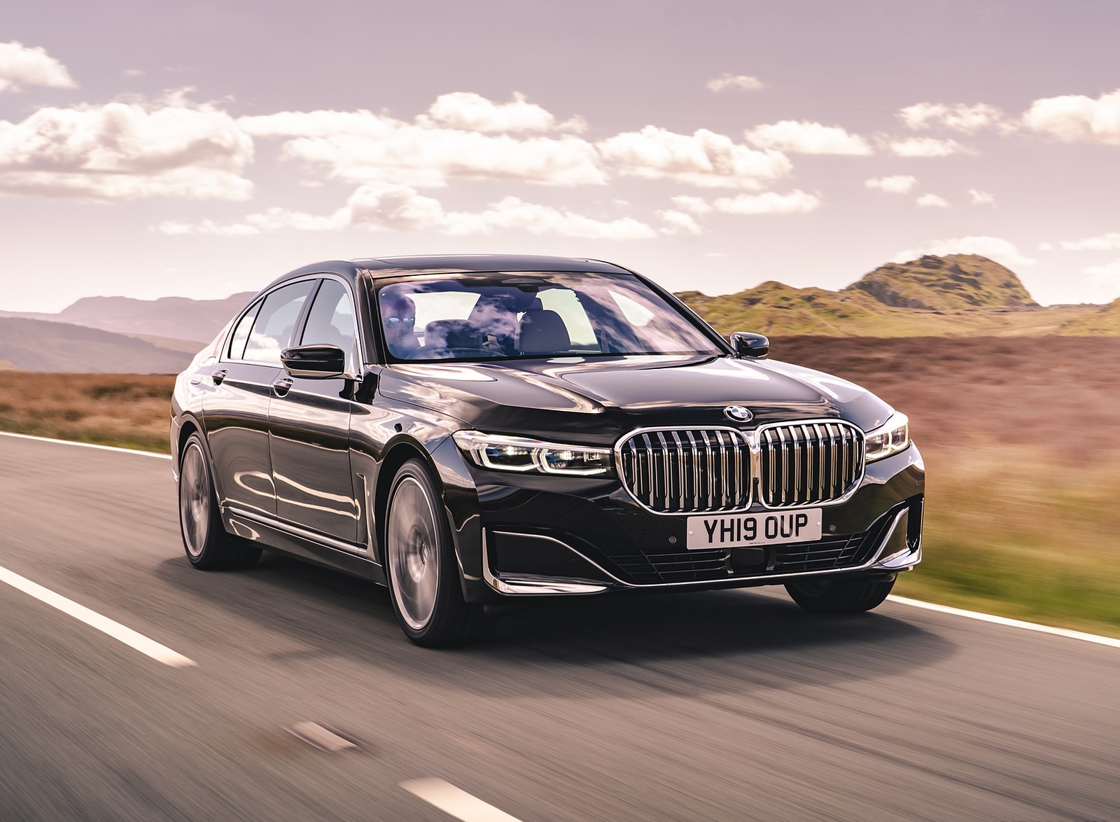 2020 BMW 7-Series 730Ld (UK-Spec) Front Three-Quarter Wallpapers #38 of 74