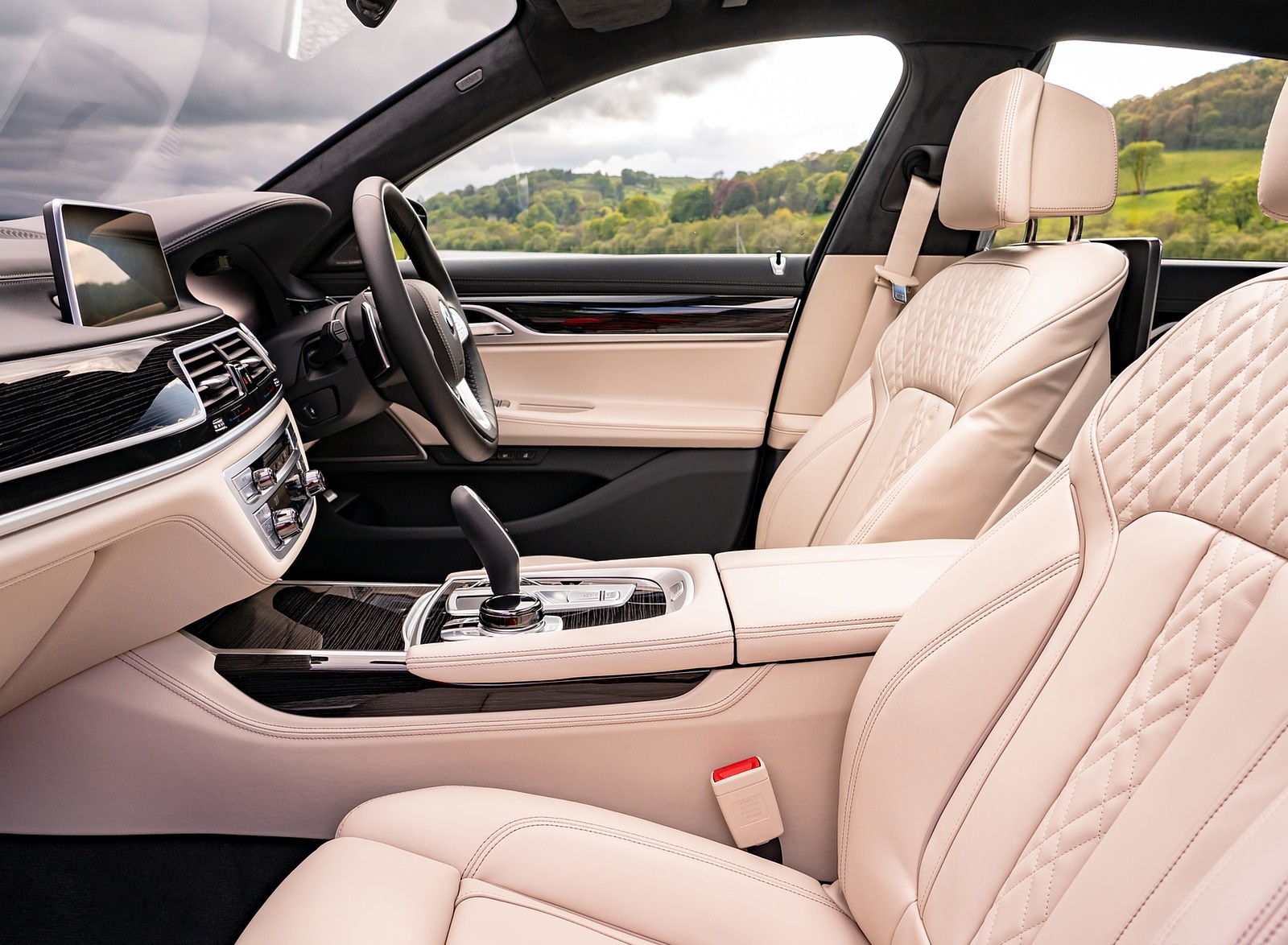 2020 BMW 7-Series 730Ld (UK-Spec) Interior Front Seats Wallpapers #64 of 74