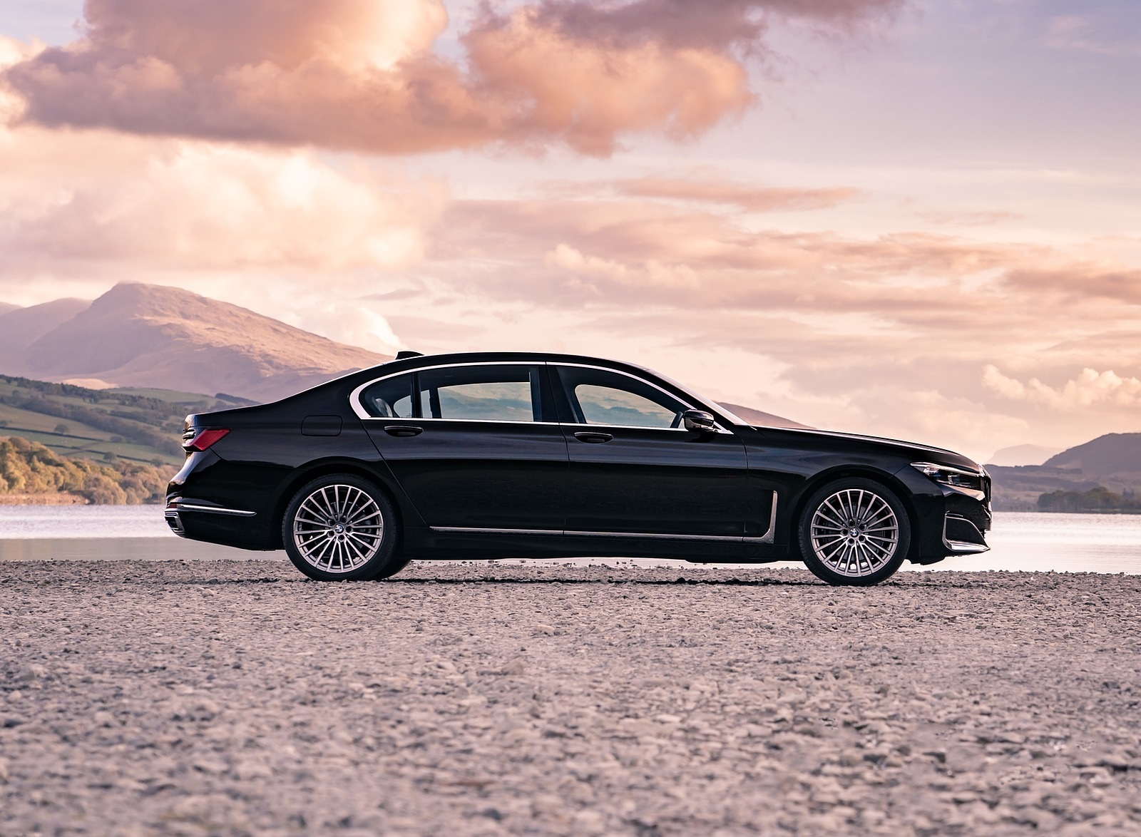 2020 BMW 7-Series 730Ld (UK-Spec) Side Wallpapers #55 of 74