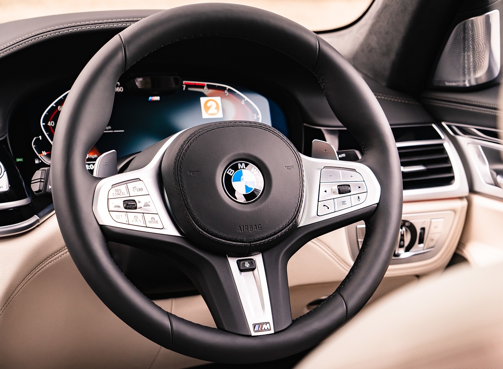 2020 BMW 7-Series 750i M Sport (UK-Spec) Interior Steering Wheel Wallpapers #36 of 74