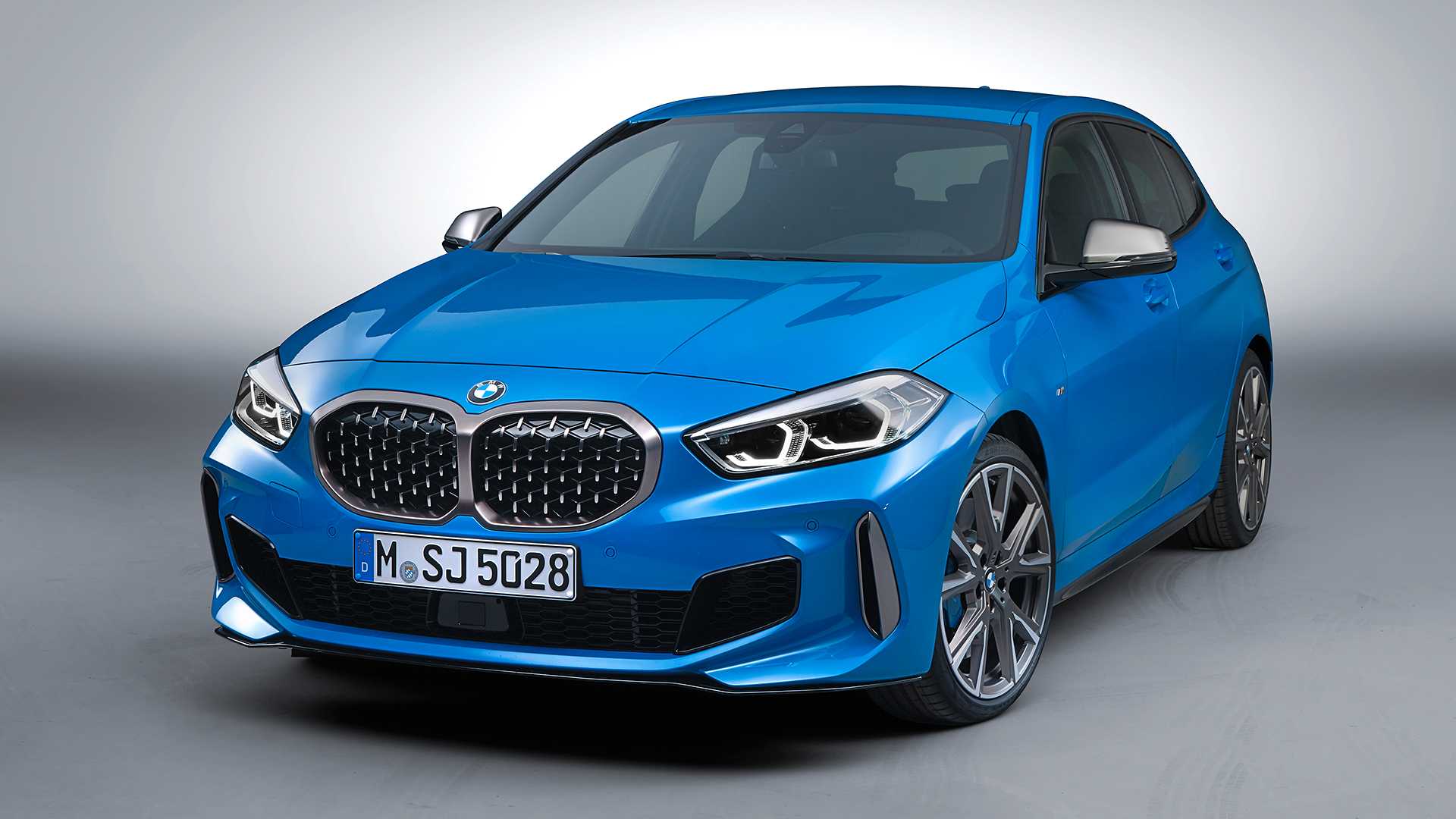 2020 BMW M135i xDrive (Color: Misano Blue Metallic) Front Three-Quarter Wallpapers #20 of 55