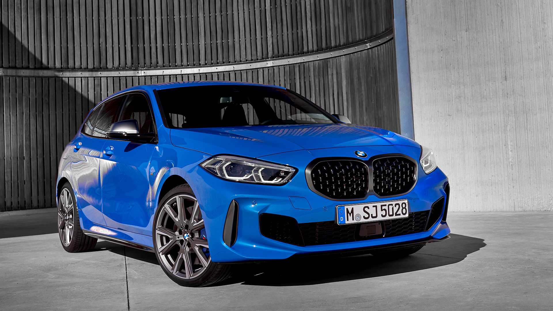 2020 BMW M135i xDrive (Color: Misano Blue Metallic) Front Three-Quarter Wallpapers #11 of 55