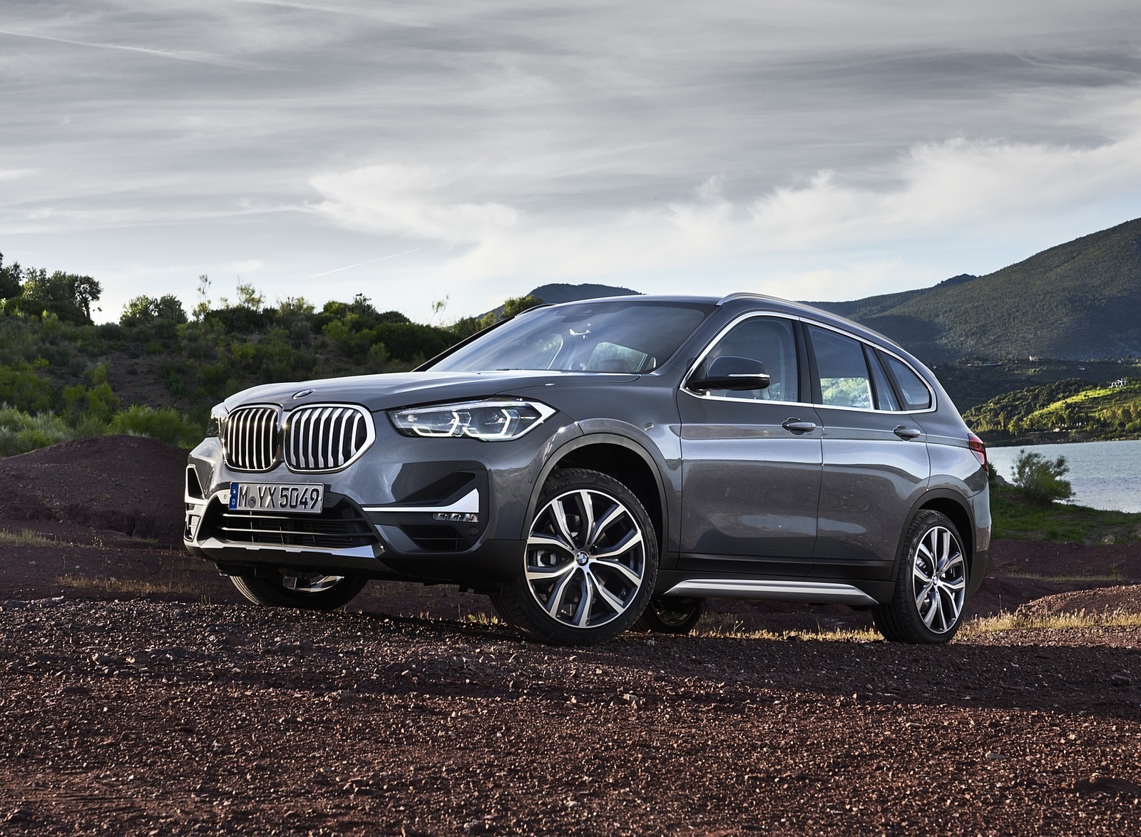 2020 BMW X1 Front Three-Quarter Wallpapers  #20 of 36
