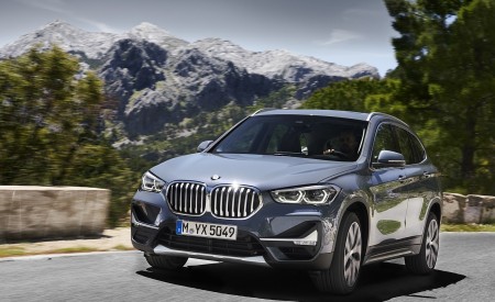 2020 BMW X1 Front Three-Quarter Wallpapers 450x275 (1)