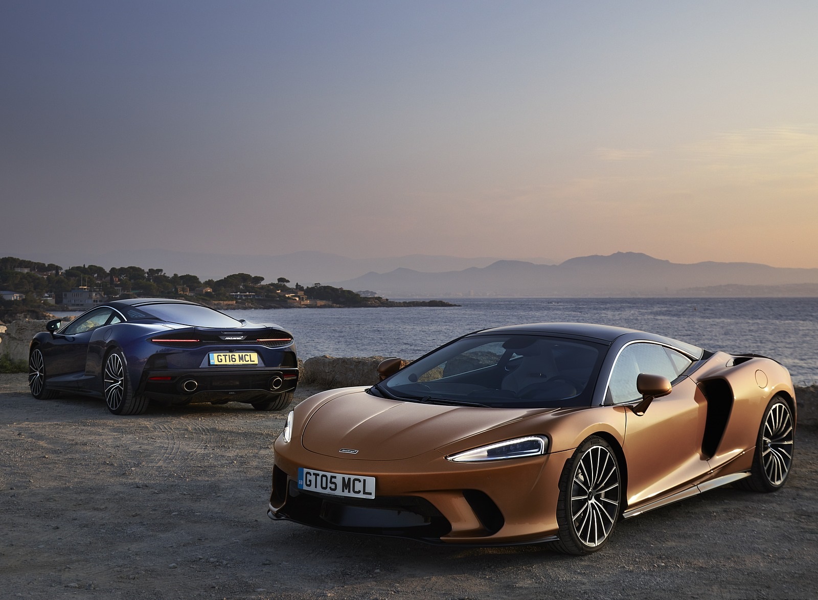 2020 McLaren GT (Color: Burnished Copper) Front Three-Quarter Wallpapers #46 of 117