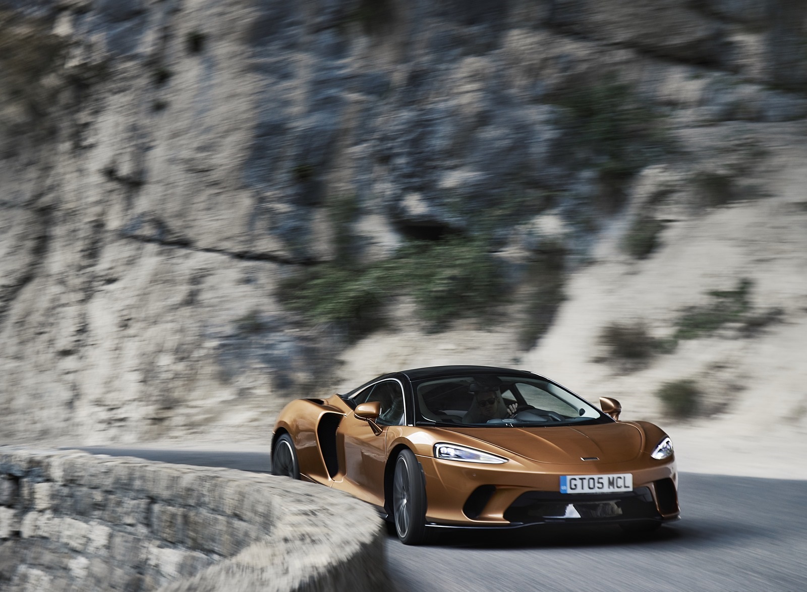 2020 McLaren GT (Color: Burnished Copper) Front Three-Quarter Wallpapers #39 of 117