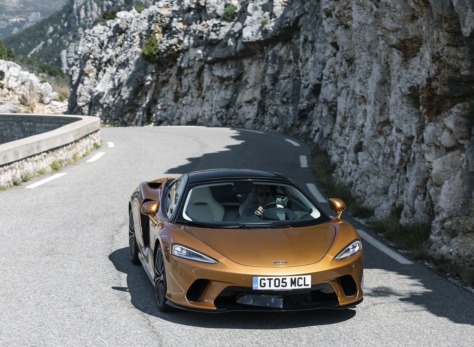 2020 McLaren GT (Color: Burnished Copper) Front Wallpapers #40 of 117