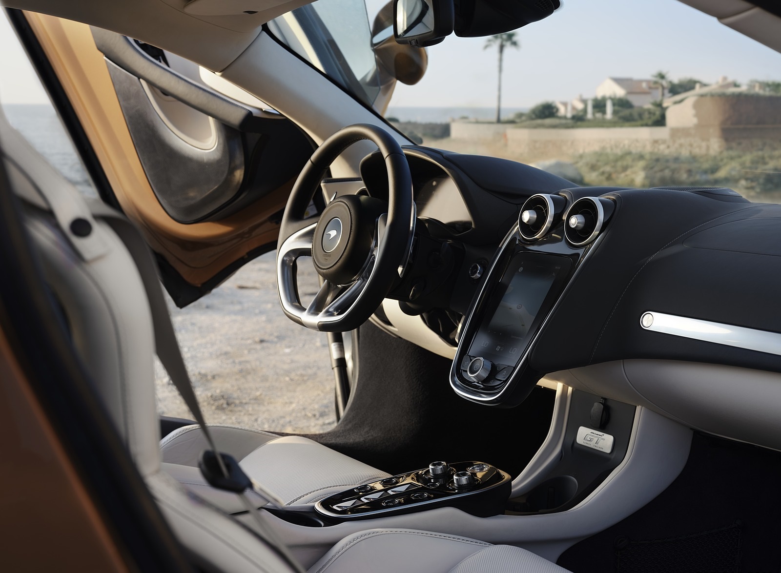 2020 McLaren GT (Color: Burnished Copper) Interior Wallpapers #58 of 117