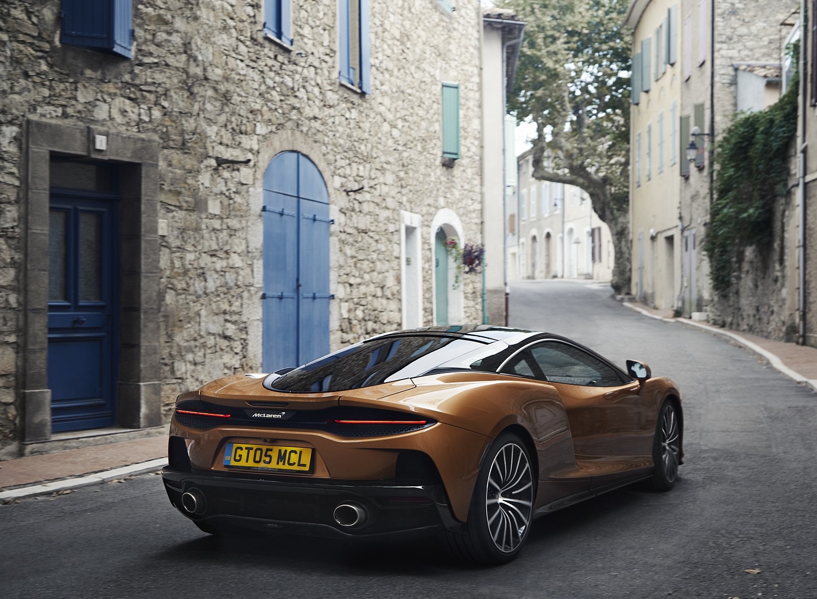 2020 McLaren GT (Color: Burnished Copper) Rear Three-Quarter Wallpapers #49 of 117