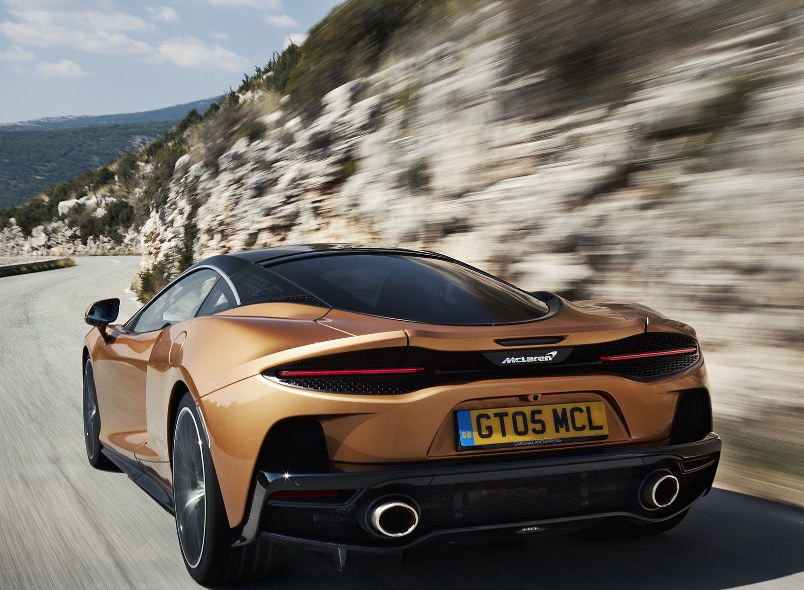 2020 McLaren GT (Color: Burnished Copper) Rear Wallpapers #34 of 117