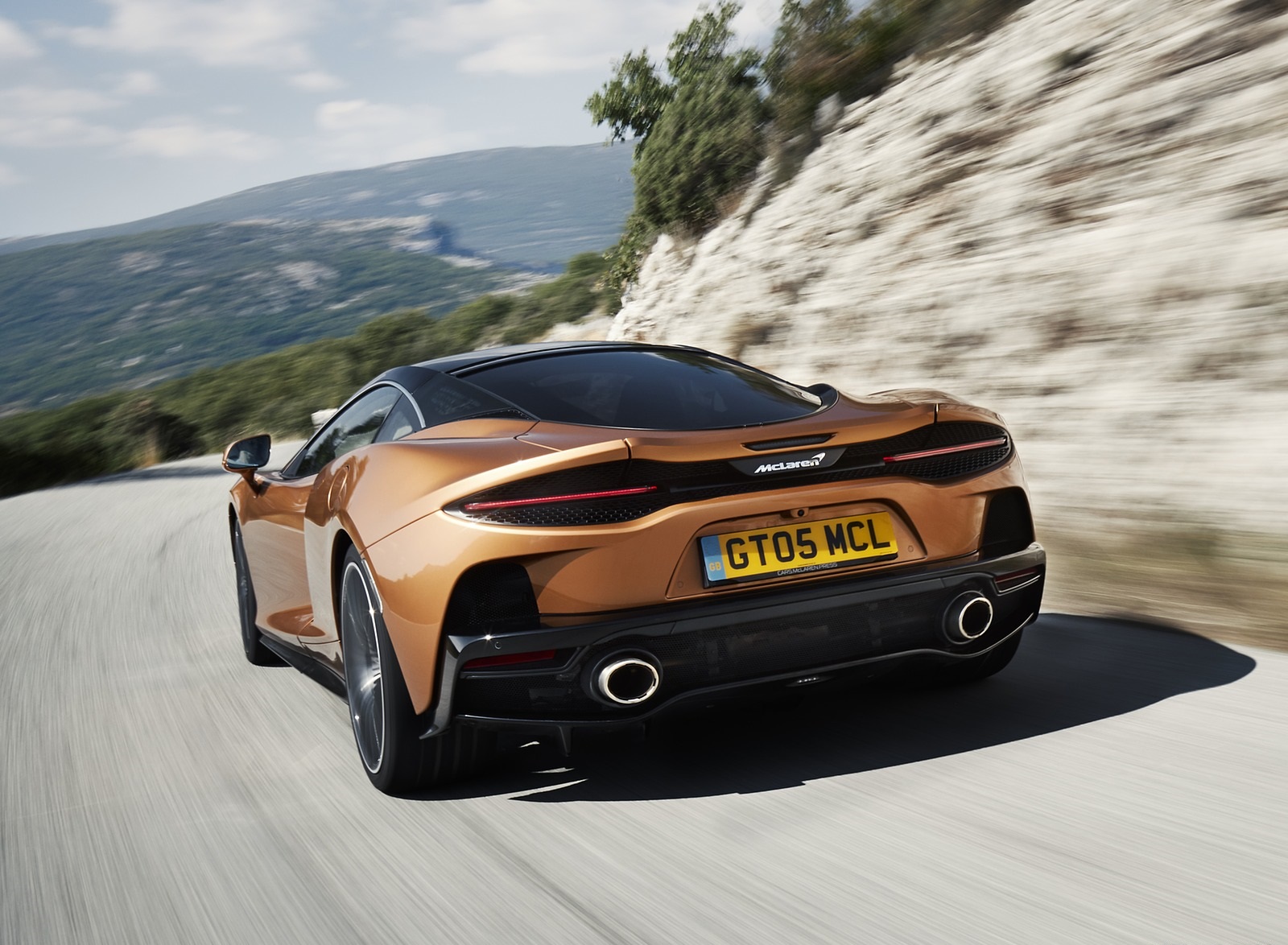 2020 McLaren GT (Color: Burnished Copper) Rear Wallpapers #35 of 117