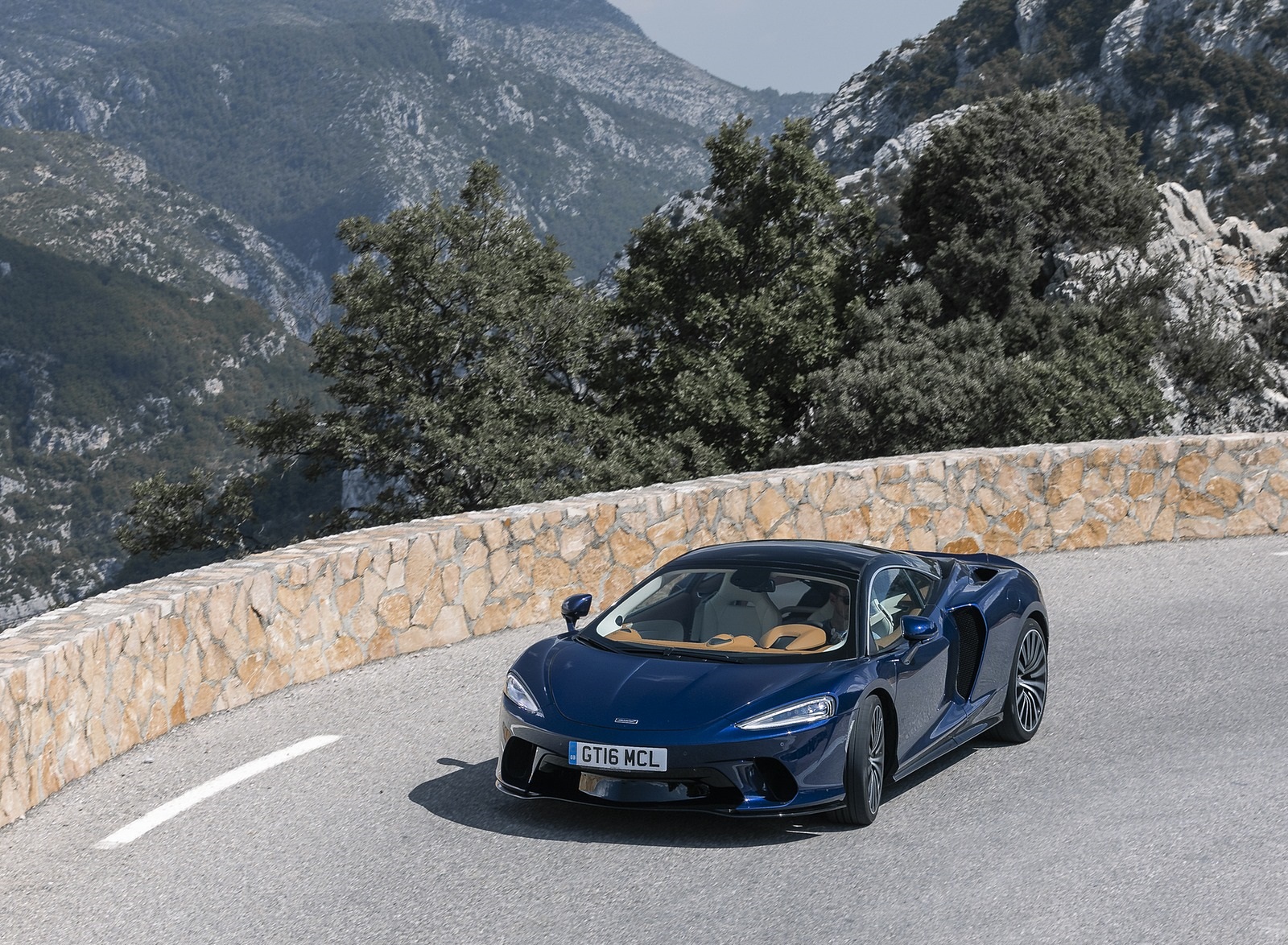 2020 McLaren GT (Color: Namaka Blue) Front Three-Quarter Wallpapers #11 of 117