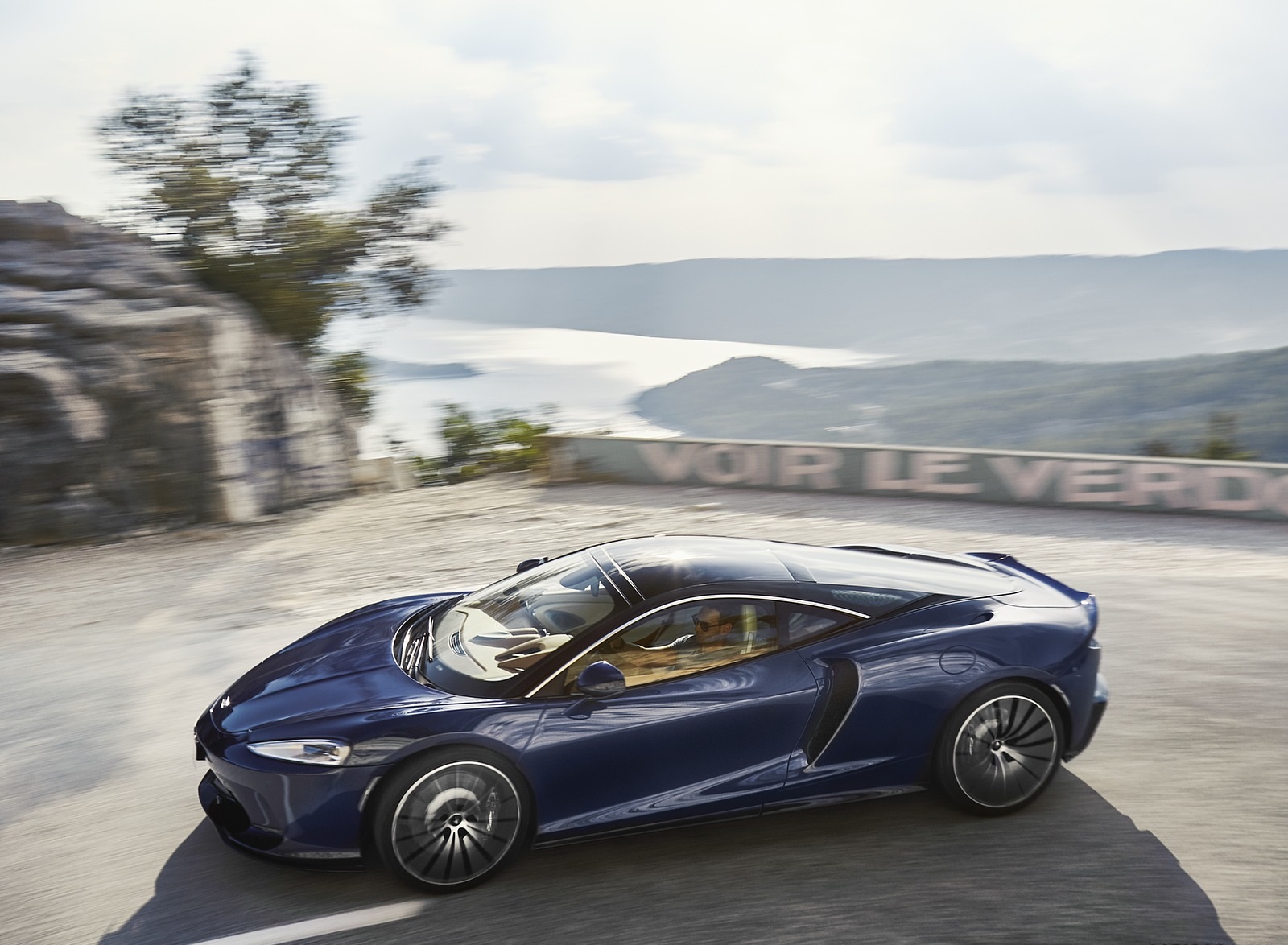 2020 McLaren GT (Color: Namaka Blue) Side Wallpapers #3 of 117