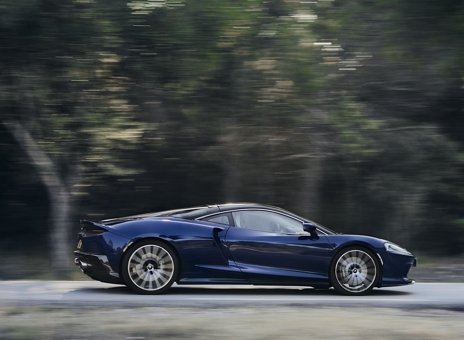 2020 McLaren GT (Color: Namaka Blue) Side Wallpapers (4)