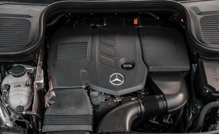 2020 Mercedes-Benz GLE 300d (UK-Spec) Engine Wallpapers 450x275 (38)