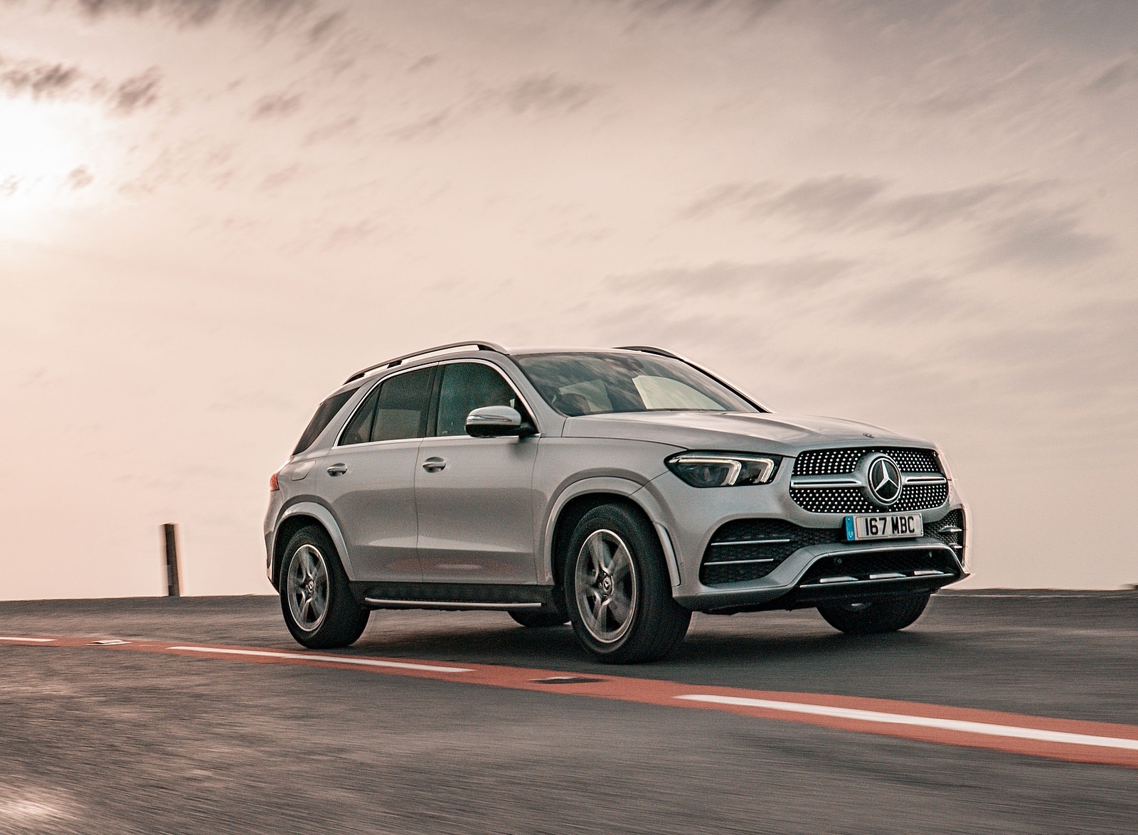 2020 Mercedes-Benz GLE 300d (UK-Spec) Front Three-Quarter Wallpapers (4)