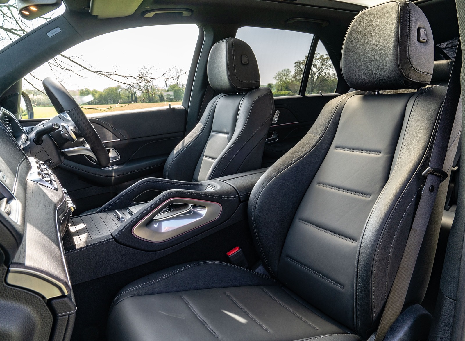 2020 Mercedes-Benz GLE 300d (UK-Spec) Interior Front Seats Wallpapers #42 of 55