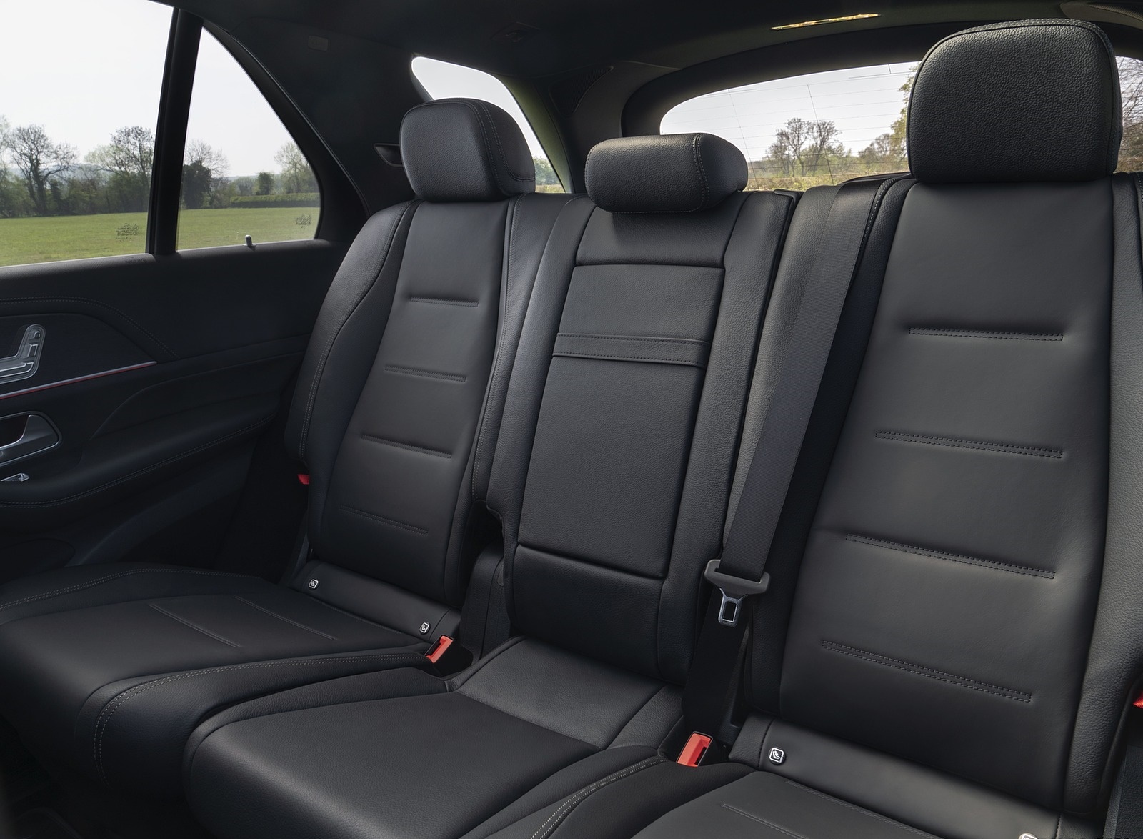 2020 Mercedes-Benz GLE 300d (UK-Spec) Interior Rear Seats Wallpapers #40 of 55