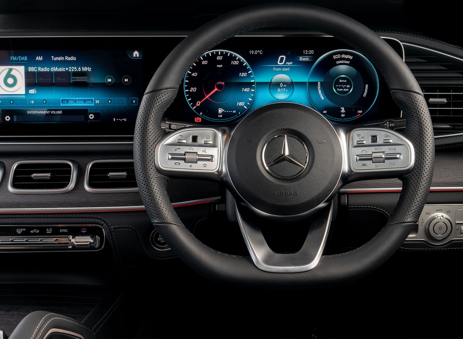2020 Mercedes-Benz GLE 300d (UK-Spec) Interior Steering Wheel Wallpapers #39 of 55