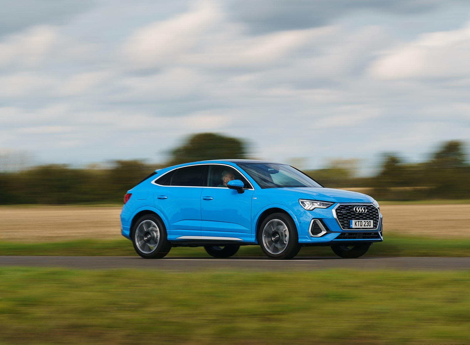 2020 Audi Q3 Sportback 45 TFSI quattro (UK-Spec) Front Three-Quarter Wallpapers #14 of 285