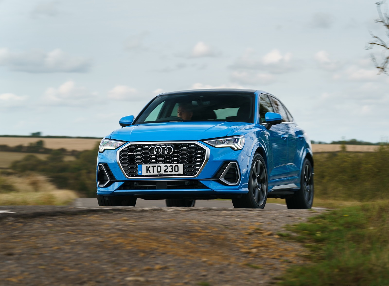 2020 Audi Q3 Sportback 45 TFSI quattro (UK-Spec) Front Three-Quarter Wallpapers #25 of 285