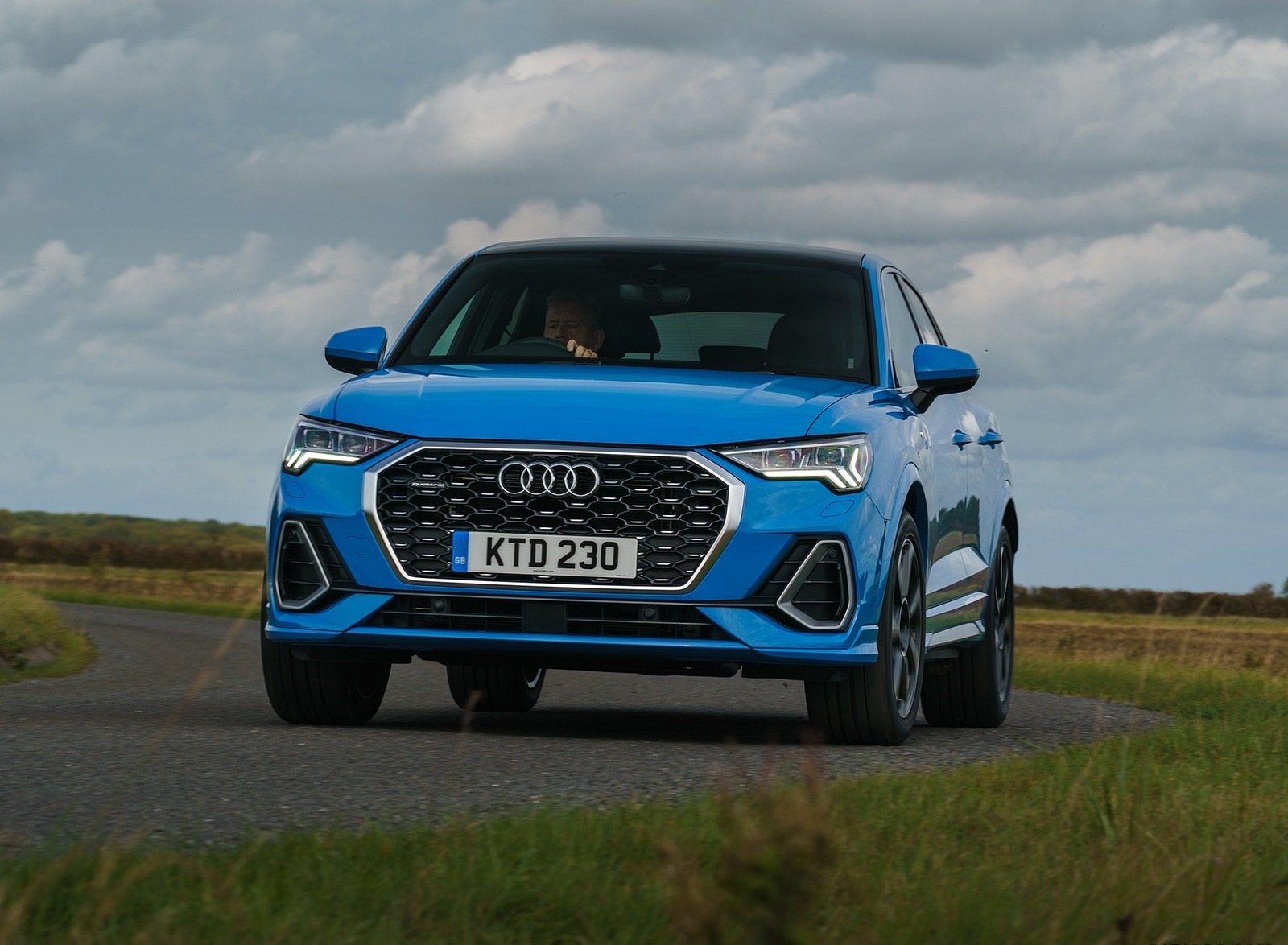 2020 Audi Q3 Sportback 45 TFSI quattro (UK-Spec) Front Wallpapers #27 of 285