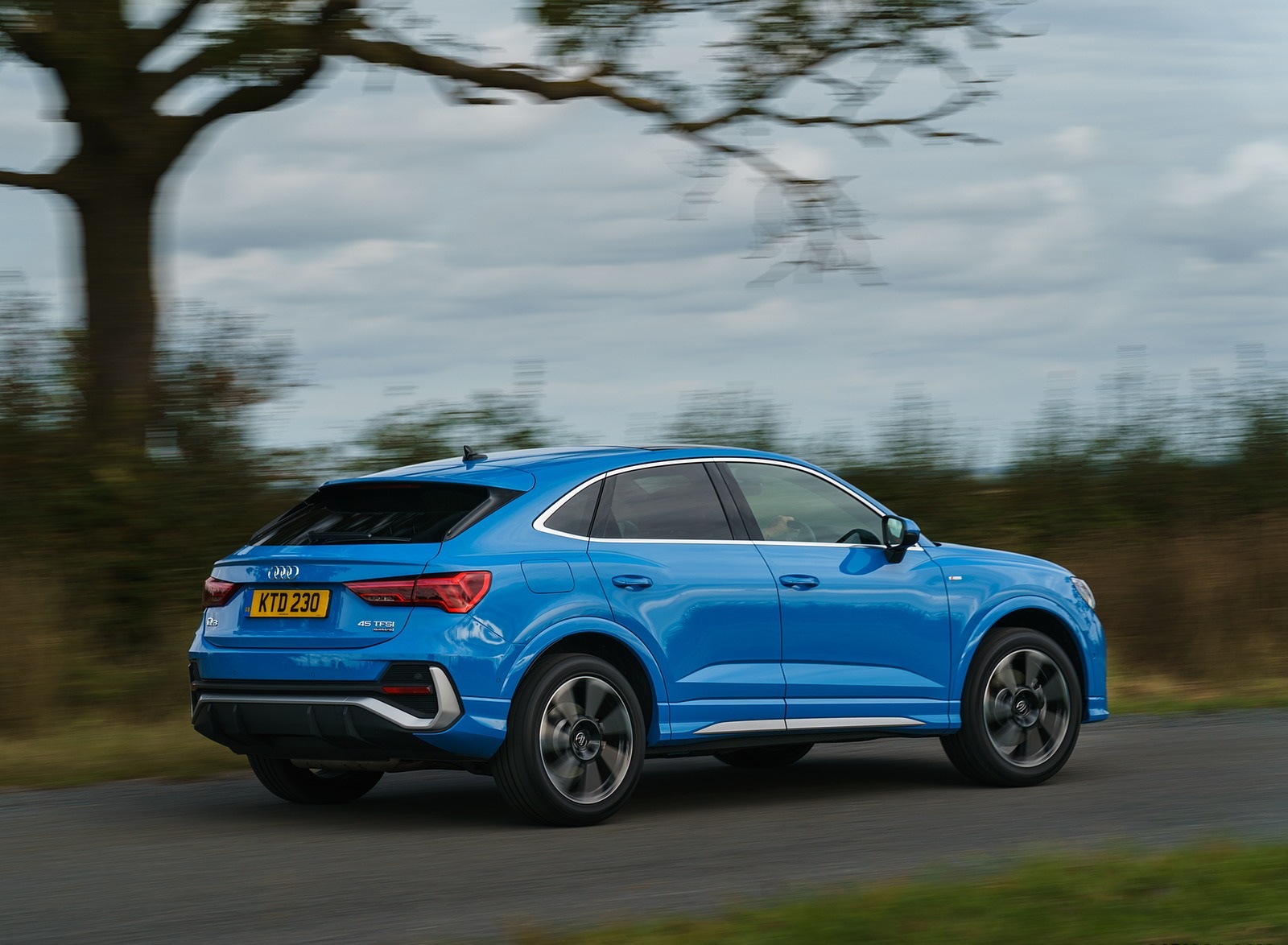 2020 Audi Q3 Sportback 45 TFSI quattro (UK-Spec) Rear Three-Quarter Wallpapers #39 of 285