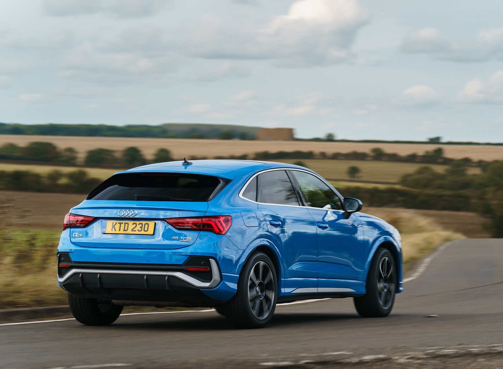 2020 Audi Q3 Sportback 45 TFSI quattro (UK-Spec) Rear Three-Quarter Wallpapers #16 of 285