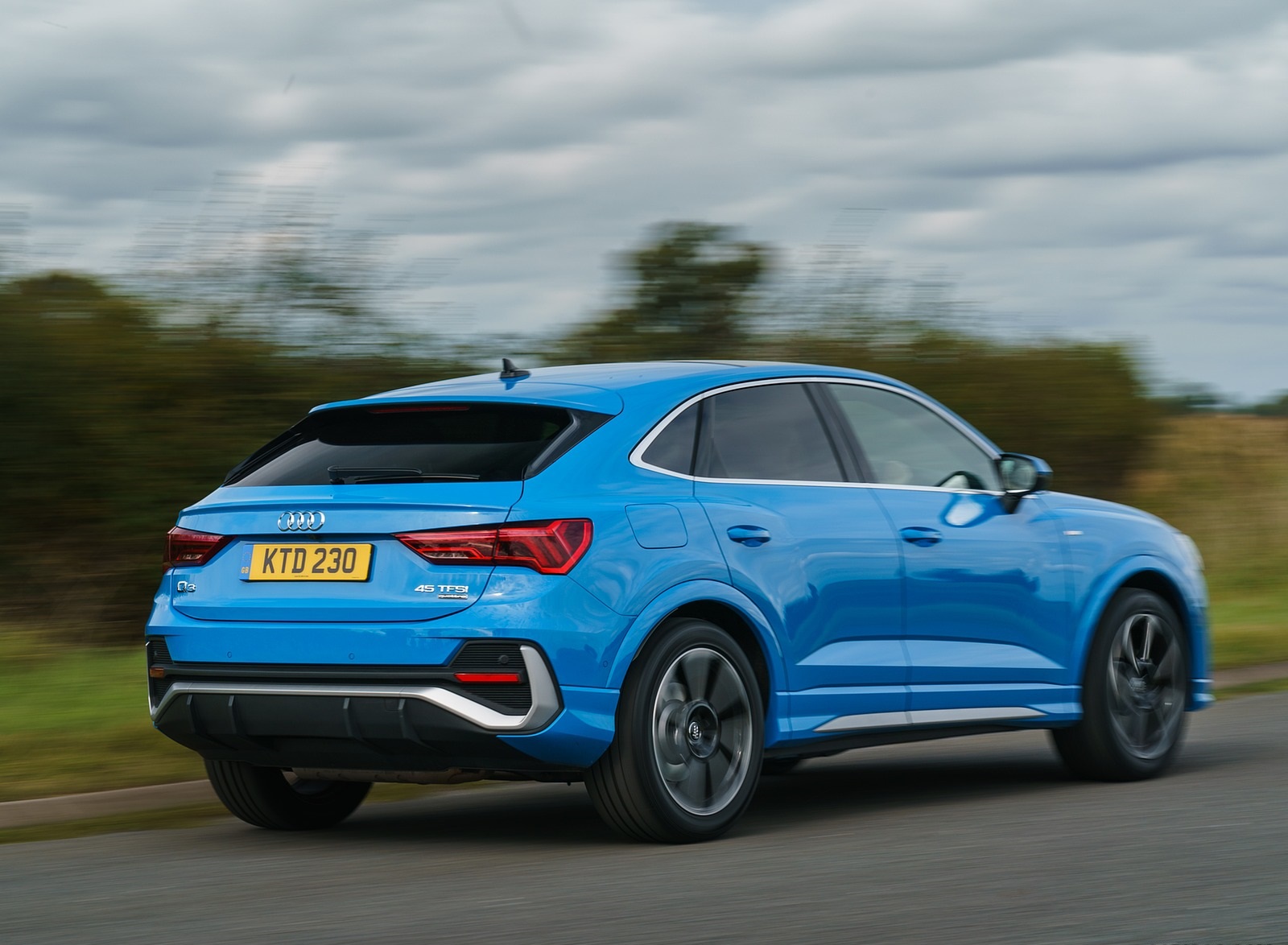 2020 Audi Q3 Sportback 45 TFSI quattro (UK-Spec) Rear Three-Quarter Wallpapers #40 of 285