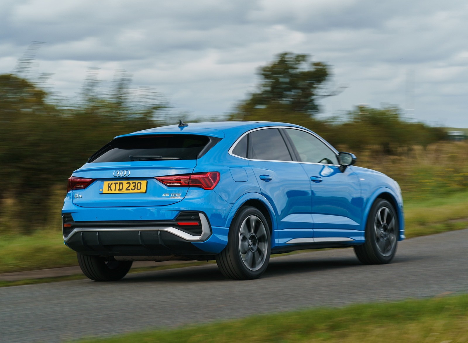 2020 Audi Q3 Sportback 45 TFSI quattro (UK-Spec) Rear Three-Quarter Wallpapers #41 of 285