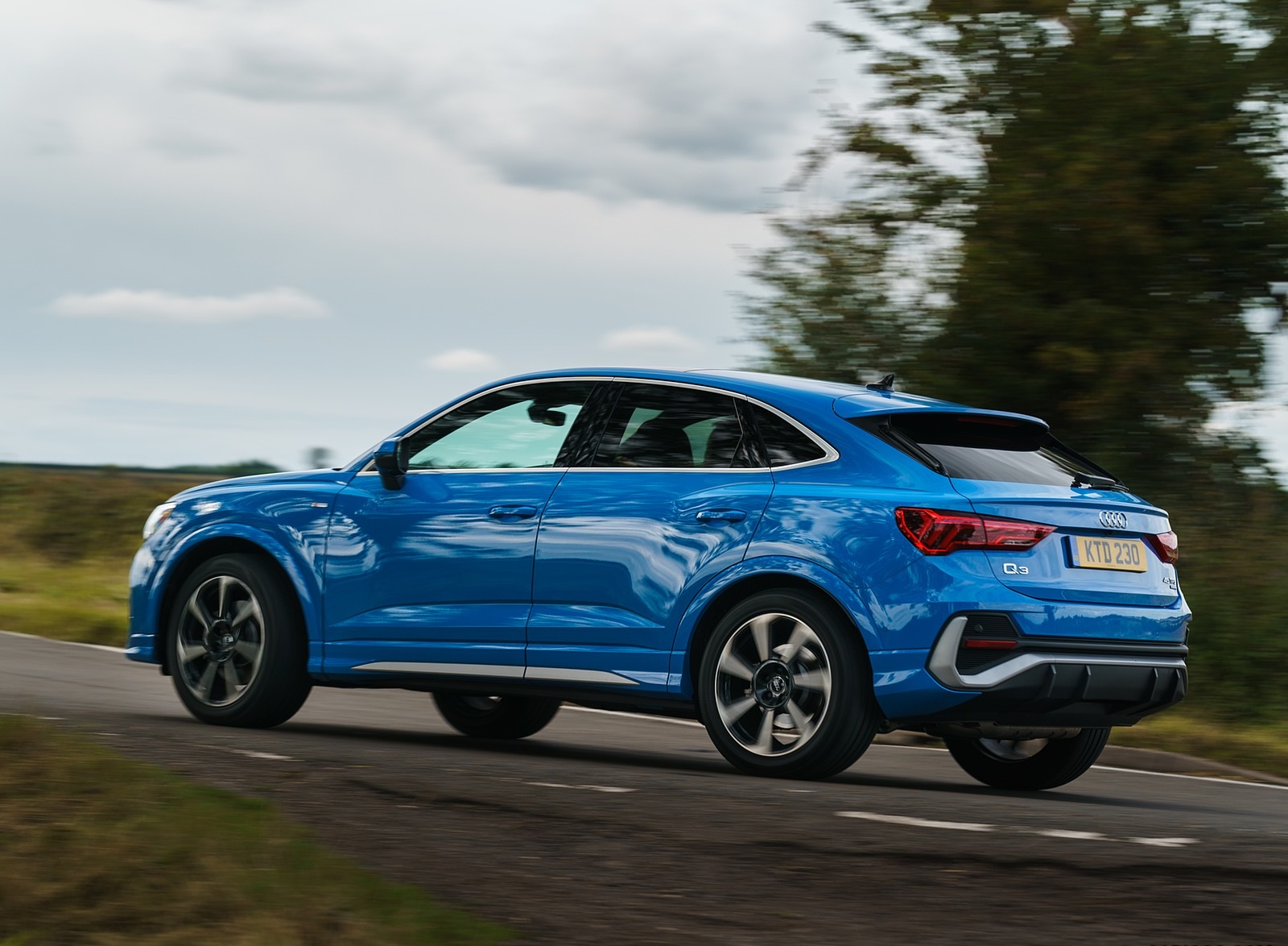 2020 Audi Q3 Sportback 45 TFSI quattro (UK-Spec) Rear Three-Quarter Wallpapers #42 of 285