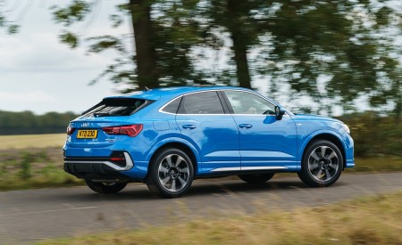 2020 Audi Q3 Sportback 45 TFSI quattro (UK-Spec) Rear Three-Quarter Wallpapers 450x275 (43)