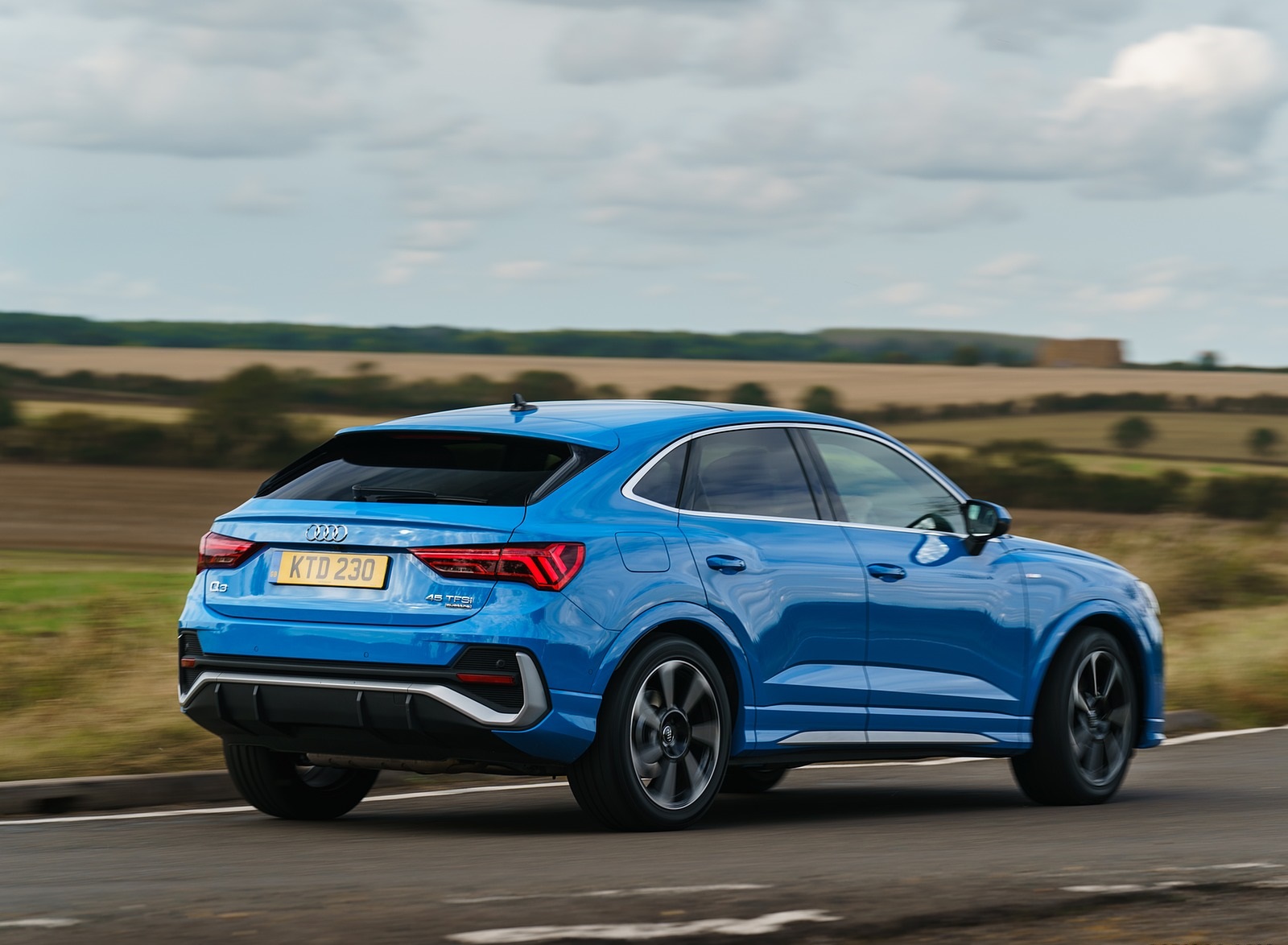 2020 Audi Q3 Sportback 45 TFSI quattro (UK-Spec) Rear Three-Quarter Wallpapers #19 of 285