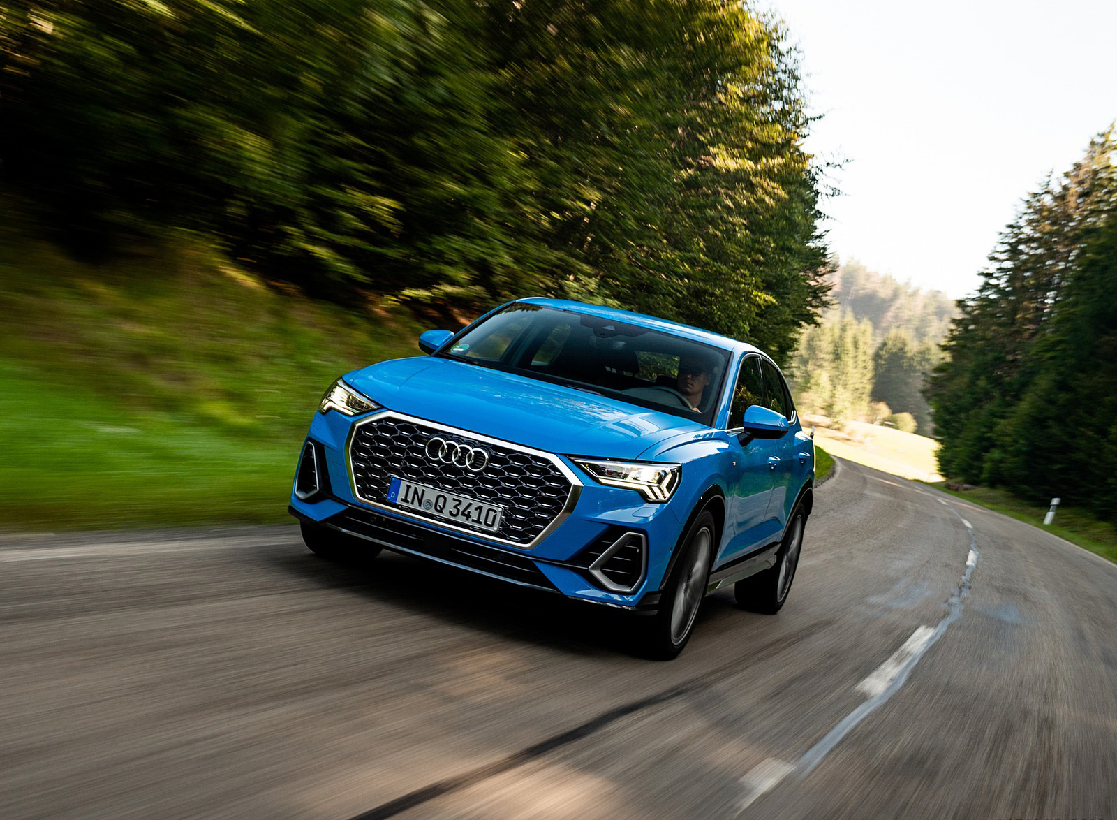 2020 Audi Q3 Sportback (Color: Turbo Blue) Front Wallpapers #184 of 285