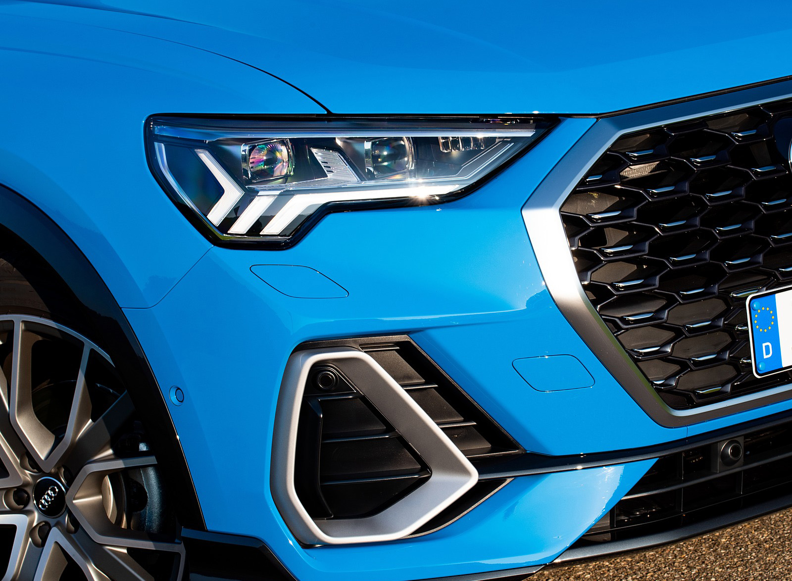 2020 Audi Q3 Sportback (Color: Turbo Blue) Headlight Wallpapers #191 of 285