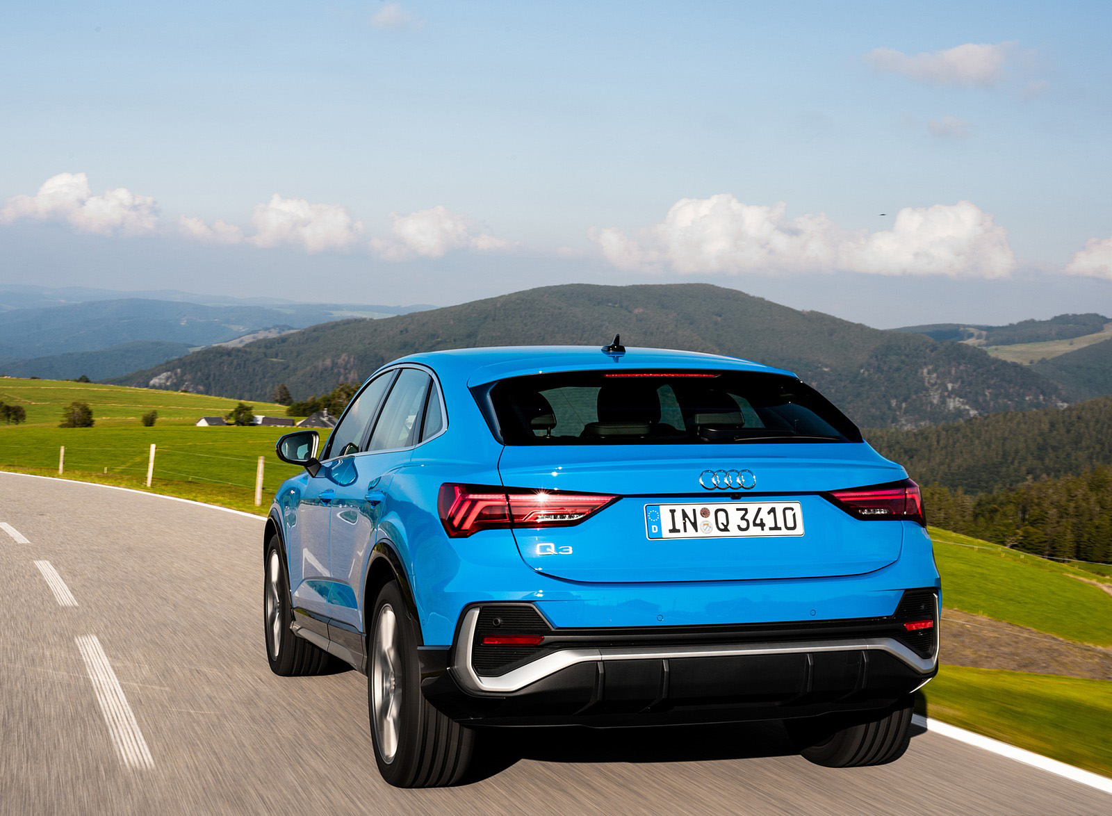2020 Audi Q3 Sportback (Color: Turbo Blue) Rear Wallpapers #180 of 285
