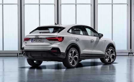 2020 Audi Q3 Sportback S line (Color: Dew Silver) Rear Three-Quarter Wallpapers 450x275 (147)